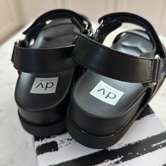 Dolce Vita Black Sandals - Picture 4 of 4